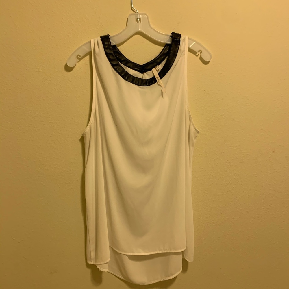 Bellatrix white with black leather detail XL